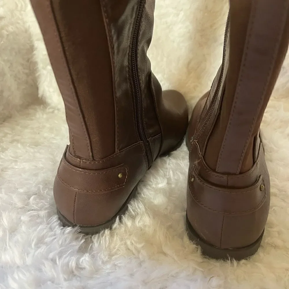 NWOT Brown knee high riding boots with side zipper and elastic extensions size9